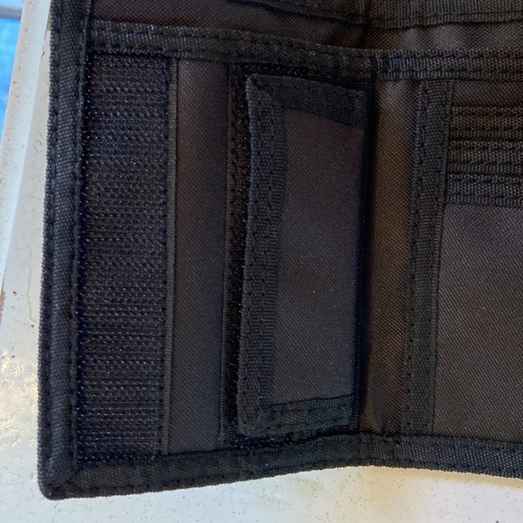 Vans velcro checkered wallet. Never used. Excellent condition. - Picture 5 of 6